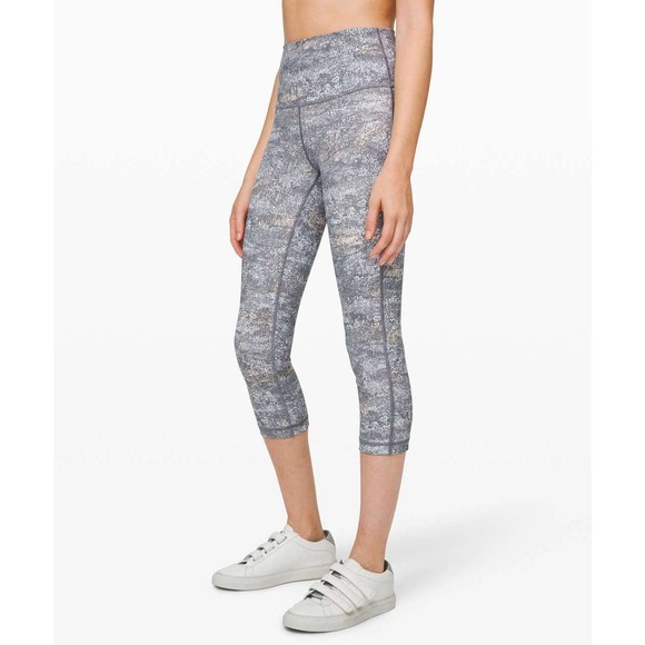 Lululemon Wunder Under Crop (High-Rise) *Full-On Luxtreme 21" Size 4 Gray - Picture 3 of 8